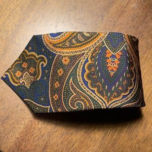 Brooks Brothers 346 100% Silk Paisley Print Necktie Beautiful